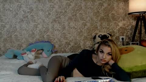 ellamilla online show from December 15, 11:37 am