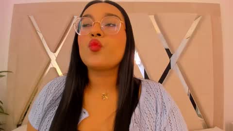 Ella online show from February 3, 11:37 am