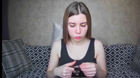 EllaNuar online show from December 19, 2:01 am