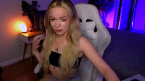 Ella online show from April 6, 5:52 am