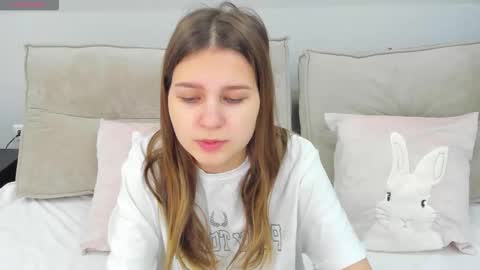 Snapshot of elle_ellise chatting on October 6, 1:11 am elle_ellise online show from October 6, 1:11 am