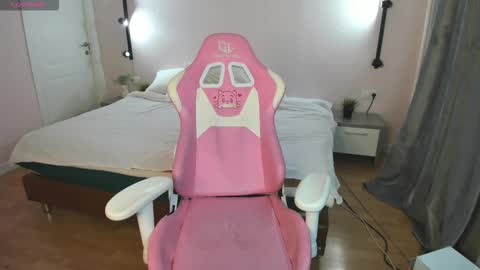 Snapshot of elle_ellise chatting on September 24, 11:48 pm elle_ellise online show from September 24, 11:48 pm