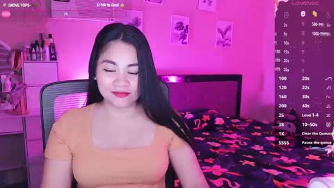 Snapshot of elleelle123 chatting on February 13, 1:40 am Ann online show from February 13, 1:40 am