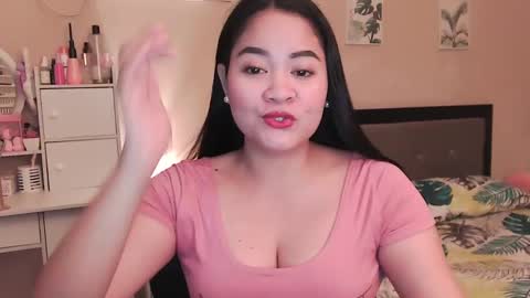 Snapshot of elleelle123 chatting on December 10, 1:55 pm Ann online show from December 10, 1:55 pm