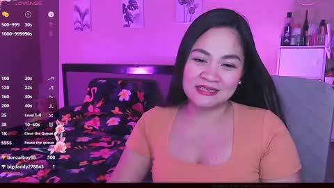 Snapshot of elleelle123 chatting on December 21, 1:04 am Ann online show from December 21, 1:04 am