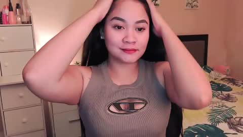 Snapshot of elleelle123 chatting on December 9, 2:34 am Ann online show from December 9, 2:34 am