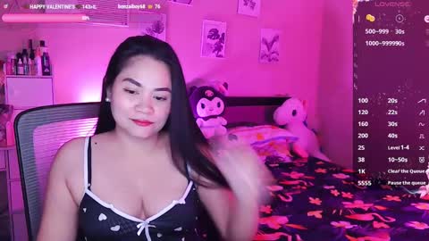Snapshot of elleelle123 chatting on February 14, 1:34 am Ann online show from February 14, 1:34 am