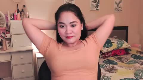 Snapshot of elleelle123 chatting on December 6, 2:46 am Ann online show from December 6, 2:46 am