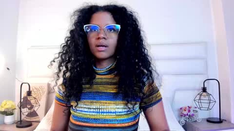 Snapshot of ellie_alves chatting on December 14, 3:36 pm Ellie online show from December 14, 3:36 pm
