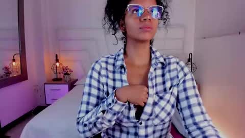 Snapshot of ellie_alves chatting on March 7, 12:23 pm Ellie online show from March 7, 12:23 pm