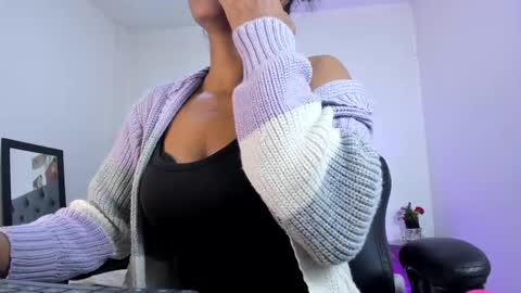 Snapshot of ellie_alves chatting on October 21, 12:31 pm Ellie online show from October 21, 12:31 pm