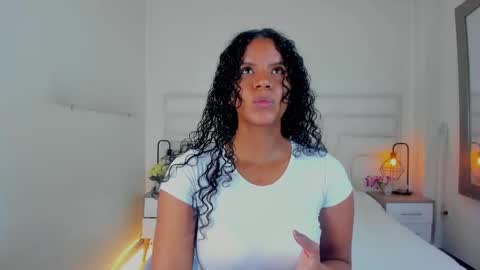 Snapshot of ellie_alves chatting on February 10, 1:11 pm Ellie online show from February 10, 1:11 pm