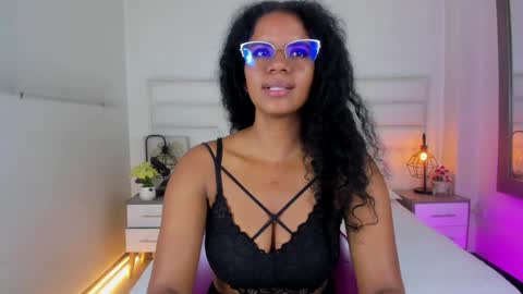 Snapshot of ellie_alves chatting on February 8, 3:10 pm Ellie online show from February 8, 3:10 pm