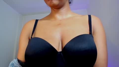 Snapshot of ellie_alves chatting on October 5, 1:38 pm Ellie online show from October 5, 1:38 pm