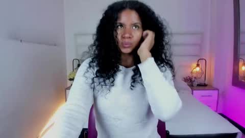 Snapshot of ellie_alves chatting on February 11, 12:25 pm Ellie online show from February 11, 12:25 pm
