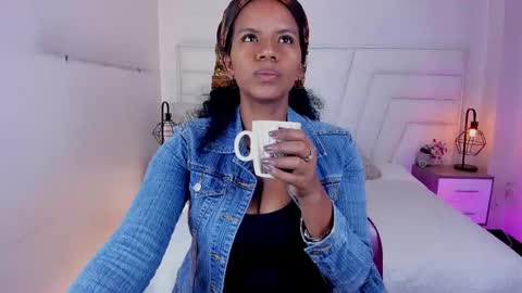 Snapshot of ellie_alves chatting on February 26, 12:16 pm Ellie online show from February 26, 12:16 pm