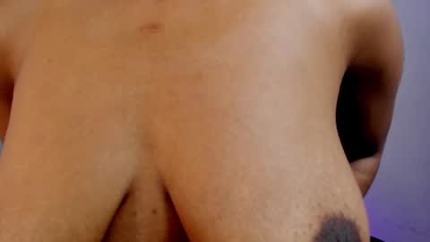 Snapshot of ellie_alves chatting on October 18, 3:37 pm Ellie online show from October 18, 3:37 pm