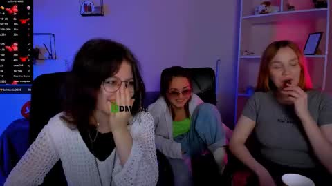 Snapshot of ellie_fire chatting on October 19, 7:27 pm Ellie online show from October 19, 7:27 pm