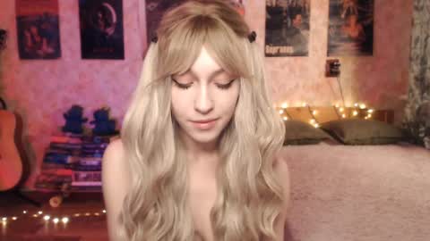 Snapshot of ellie_friendly chatting on January 12, 12:07 am ellie_friendly online show from January 12, 12:07 am