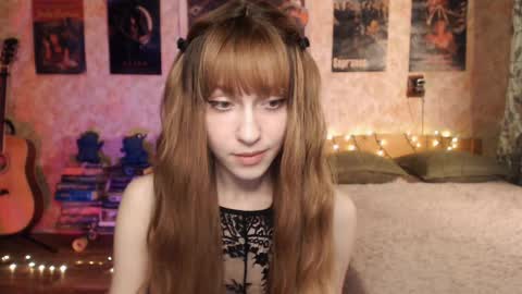 Snapshot of ellie_friendly chatting on December 16, 12:15 am ellie_friendly online show from December 16, 12:15 am