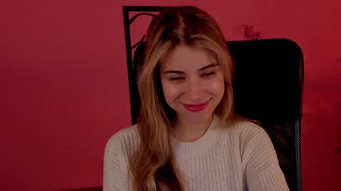 Snapshot of elliecutes chatting on December 21, 8:50 am elliecutes online show from December 21, 8:50 am