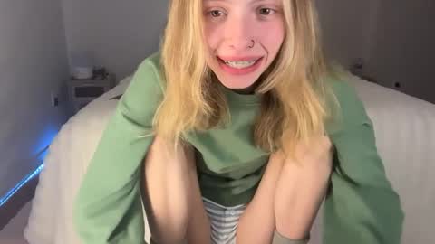 ellie online show from April 27, 1:57 am