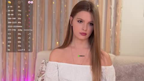 Snapshot of elliemoore_ chatting on September 13, 7:44 pm Ellie Moore online show from September 13, 7:44 pm