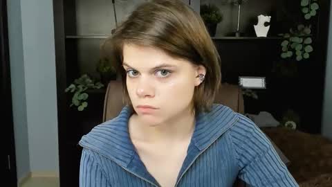 elliemurler online show from November 30, 9:02 am