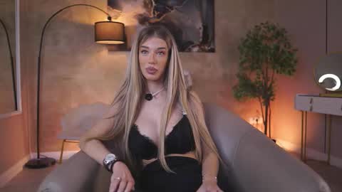 Ellie online show from November 26, 4:57 am