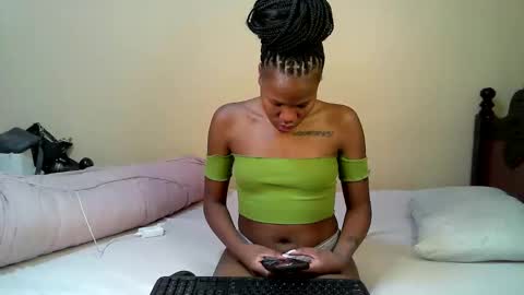 Snapshot of elllanna chatting on October 2, 11:21 pm elllanna online show from October 2, 11:21 pm