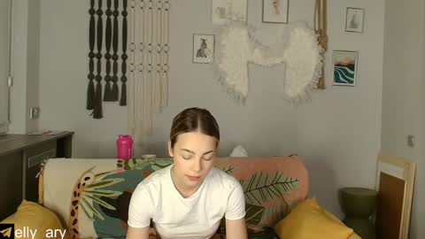 elly_ary online show from November 30, 9:30 pm