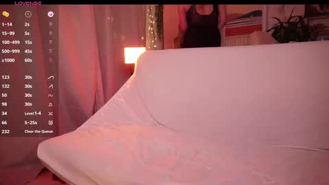 Snapshot of elly_belly chatting on October 7, 7:18 pm Elly online show from October 7, 7:18 pm