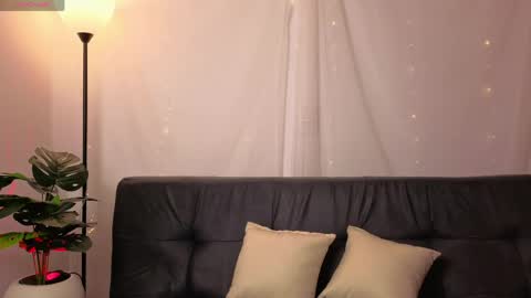 elly online show from April 23, 12:52 am