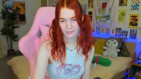 Snapshot of elly_milas chatting on February 4, 10:10 am Elly Fansly online show from February 4, 10:10 am
