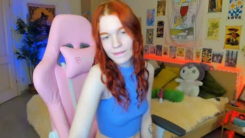 Snapshot of elly_milas chatting on January 27, 6:19 am Elly Fansly online show from January 27, 6:19 am