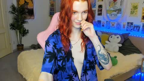 Snapshot of elly_milas chatting on December 2, 5:13 pm Elly Fansly online show from December 2, 5:13 pm