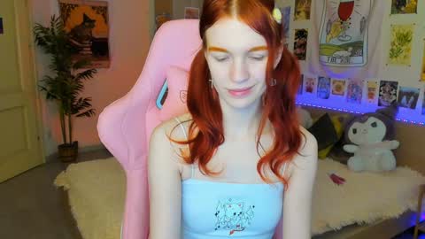 Snapshot of elly_milas chatting on January 26, 9:51 am Elly Fansly online show from January 26, 9:51 am