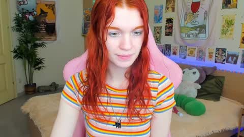 Snapshot of elly_milas chatting on February 7, 9:58 am Elly Fansly online show from February 7, 9:58 am