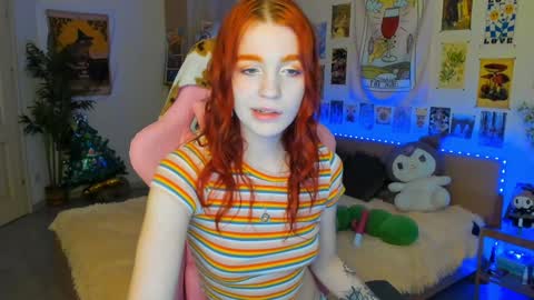 Snapshot of elly_milas chatting on January 3, 9:58 am Elly Fansly online show from January 3, 9:58 am