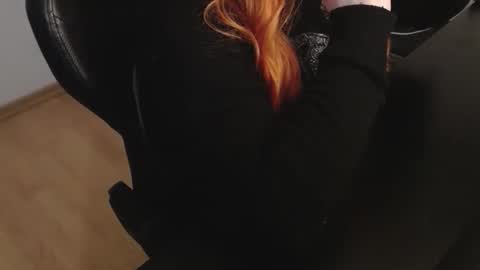 Elly online show from February 17, 6:40 pm