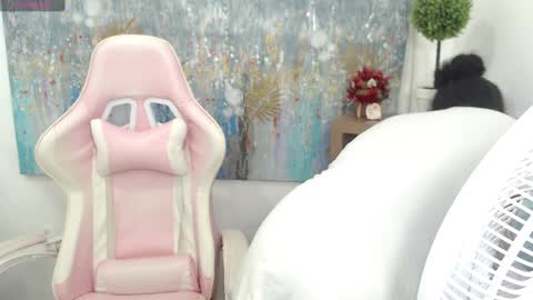 Snapshot of elly_willis chatting on February 23, 2:18 pm Elly online show from February 23, 2:18 pm