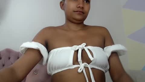 Snapshot of elly_willis chatting on March 7, 3:29 am Elly online show from March 7, 3:29 am