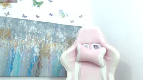 Snapshot of elly_willis chatting on February 22, 1:44 pm Elly online show from February 22, 1:44 pm