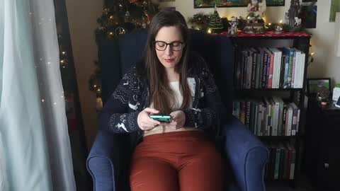 Snapshot of ellynaomi chatting on December 14, 4:08 pm Elly Naomi online show from December 14, 4:08 pm