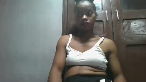 elodie228680 online show from May 7, 4:39 am