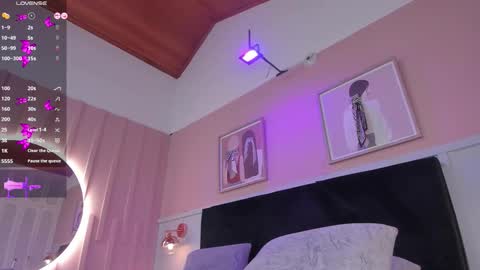 Elodie  online show from January 8, 3:05 pm