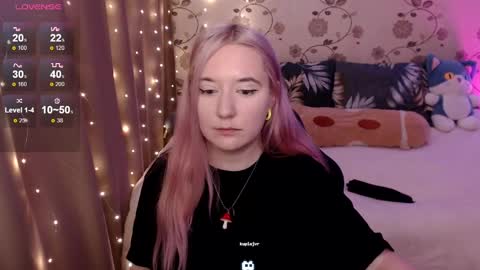 Snapshot of elovinora chatting on December 13, 2:49 pm Ela give me a thumbs up if you like it  and this is important for the development of the account online show from December 13, 2:49 pm