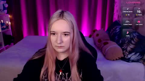 Snapshot of elovinora chatting on December 19, 7:18 pm Ela give me a thumbs up if you like it  and this is important for the development of the account online show from December 19, 7:18 pm