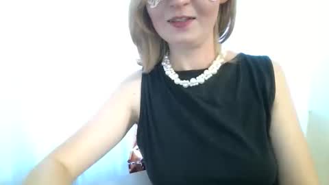 Snapshot of elsamartinez chatting on September 24, 2:38 pm ElsaMartinez online show from September 24, 2:38 pm