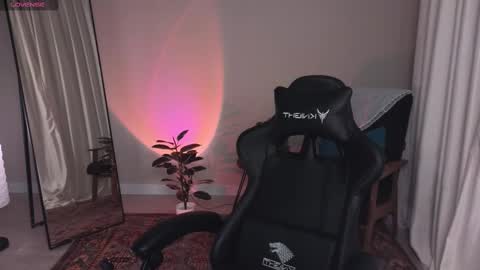 Snapshot of elsie_ginger chatting on February 12, 9:54 pm Elsie online show from February 12, 9:54 pm